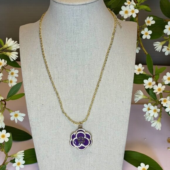 Chanel Camellia Flower Zipper pull chain on a necklace - Picture 1 of 3